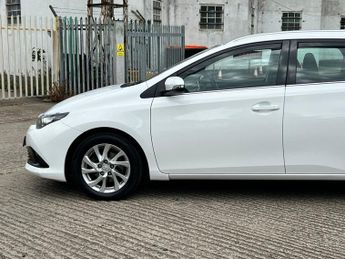 Toyota Auris VVT-I ICON TECH TOURING SPORTS