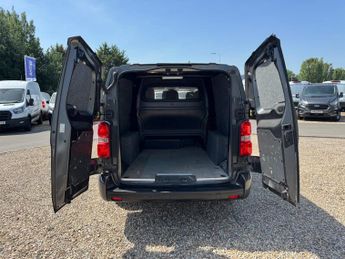 Vauxhall Vivaro Crew Cab AUTO LWB L2H1 Low Roof 3100 Air Con Alloys Sensors Cam 