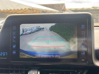 Toyota C-HR 1.8 VVT-h Dynamic SUV 5dr Petrol Hybrid CVT Euro 6 (s/s) (122 ps