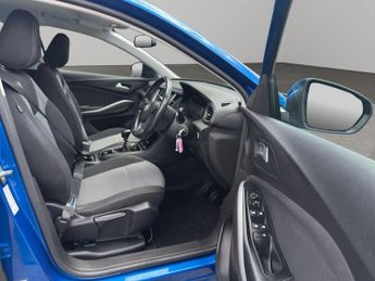 Vauxhall Grandland X 1.2 Turbo SE Premium Euro 6 (s/s) 5dr