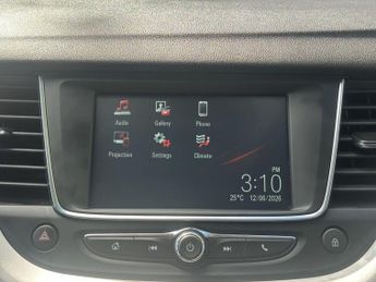 Vauxhall Grandland X 1.2 Turbo SE Premium Euro 6 (s/s) 5dr