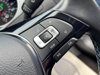 Volkswagen Golf 35.8kWh e-Golf Auto 5dr