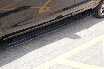 Land Rover Discovery 2023 R-DYNAMIC SE MHEV rear seat conversion deployable side step