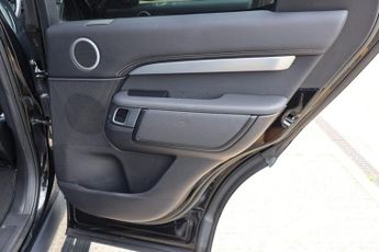 Land Rover Discovery 2023 R-DYNAMIC SE MHEV rear seat conversion deployable side step
