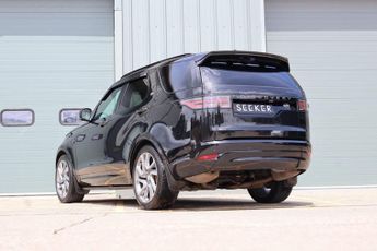 Land Rover Discovery 2023 R-DYNAMIC SE MHEV rear seat conversion deployable side step