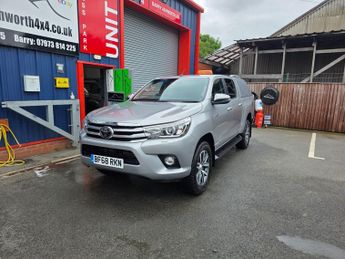 Toyota Hi Lux INVINCIBLE 4WD D-4D DCB