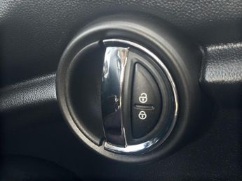 Mini Hatch 1.5 Cooper Auto Euro 6 (s/s) 3dr