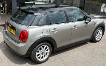 Mini Hatch Cooper 1.5 Petrol Automatic Pepper / Media XL 5 door + SAT NAV +