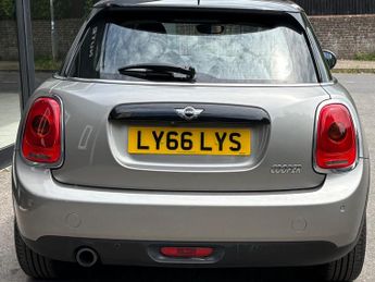Mini Hatch Cooper 1.5 Petrol Automatic Pepper / Media XL 5 door+NAV+LEATHER