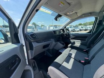 Peugeot Expert AUTO XLWB L3H1 Low Roof Professional Premium 3100 Air Con EURO 6