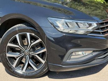 Volkswagen Passat 2.0 TDI EVO SEL Saloon 4dr Diesel DSG Euro 6 (s/s) (150 ps)