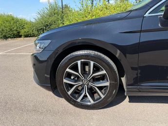 Volkswagen Passat 2.0 TDI EVO SEL Saloon 4dr Diesel DSG Euro 6 (s/s) (150 ps)