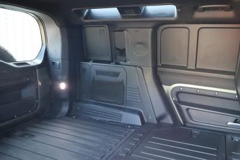 Land Rover Defender 110 D250 HARD TOP SE MHEV styled by Seeker BIG SPEC