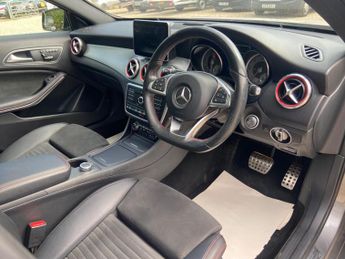 Mercedes-Benz GLA 2.1 GLA220d AMG Line (Premium Plus) 7G-DCT 4MATIC Euro 6 (s/s) 5