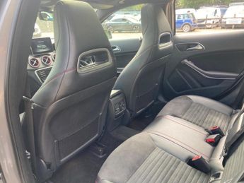 Mercedes-Benz GLA 2.1 GLA220d AMG Line (Premium Plus) 7G-DCT 4MATIC Euro 6 (s/s) 5