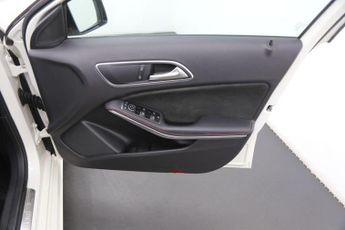 Mercedes-Benz A Class 2.1 A200d AMG Line (Premium) 7G-DCT Euro 6 (s/s) 5dr