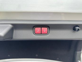 Mercedes-Benz EQE EQE 300 AMG Line Premium Auto Electric 89 KWH Battery PAN ROOF/M