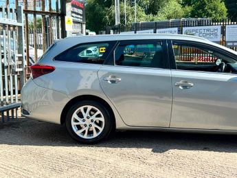 Toyota Auris VVT-I ICON TECH TOURING SPORTS