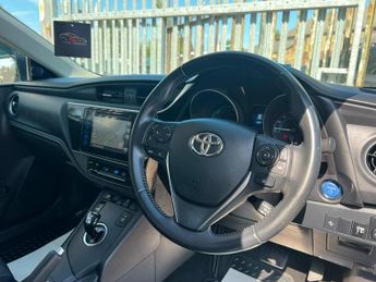 Toyota Auris VVT-I ICON TECH TOURING SPORTS