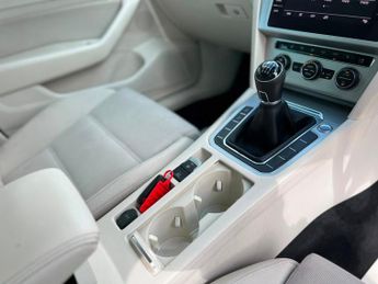 Volkswagen Passat SE BUSINESS TDI BLUEMOTION TECHNOLOGY
