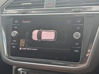 Volkswagen Tiguan 2.0 TDI SE Navigation SUV 5dr Diesel DSG 4Motion Euro 6 (s/s) (1