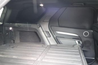 Land Rover Discovery R-DYNAMIC SE MHEV STYLED BY SEEKER