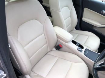 Mercedes-Benz GLA Class GLA220 CDI 4MATIC SE PREMIUM PLUS 70000m Pan Roof Beige Interior