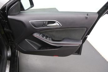 Mercedes-Benz A Class 2.1 A200d AMG Line (Premium) 7G-DCT Euro 6 (s/s) 5dr