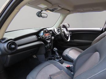 Mini Hatch 1.5 Cooper Auto Euro 6 (s/s) 3dr