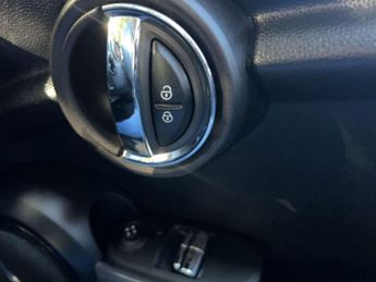 Mini Hatch 1.5 Cooper Auto Euro 6 (s/s) 3dr