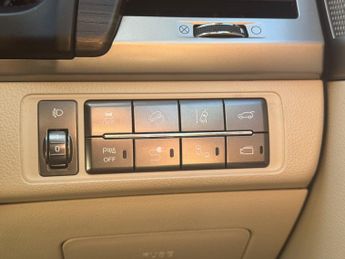 SsangYong Rexton 2.2D Ultimate SUV 5dr Diesel T-Tronic 4WD Euro 6 (181 ps)
