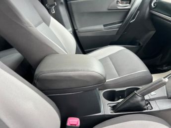 Toyota Auris VVT-I ACTIVE TOURING SPORTS
