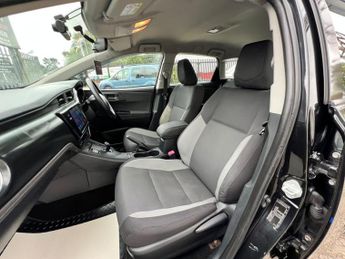 Toyota Auris VVT-I ACTIVE TOURING SPORTS
