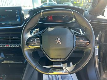 Peugeot 2008 PURETECH S/S GT SAT NAV REAR CAMERA AUTOMATIC 1 OWNER F.S.H