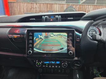 Toyota Hilux INVINCIBLE 4WD D-4D DCB