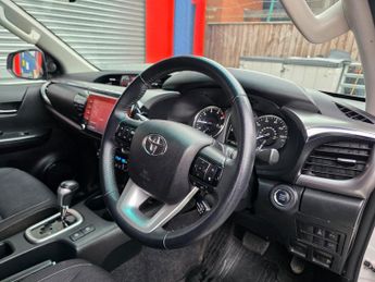 Toyota Hilux INVINCIBLE 4WD D-4D DCB