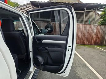 Toyota Hilux INVINCIBLE 4WD D-4D DCB