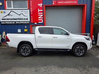 Toyota Hilux INVINCIBLE 4WD D-4D DCB