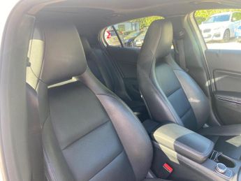 Mercedes-Benz GLA 2.1 GLA220d AMG Line (Premium Plus) 7G-DCT 4MATIC Euro 6 (s/s) 5