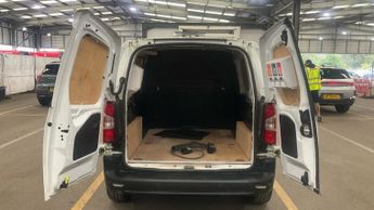 Peugeot e-Partner 50kWh AUTO SWB L1H1 Low Roof Professional 800 EURO 6