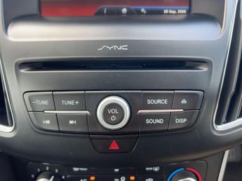 Ford Focus 1.0T EcoBoost Zetec Euro 6 (s/s) 5dr