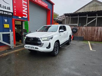 Toyota Hi Lux INVINCIBLE 4WD D-4D DCB