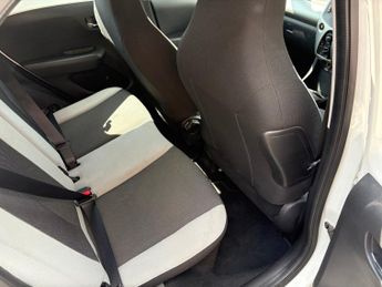 TOYOTA AYGO 1.0 VVT-i X-Play 5dr auto