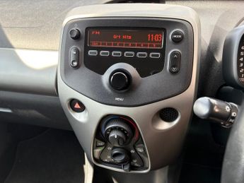 TOYOTA AYGO 1.0 VVT-i X-Play 5dr auto