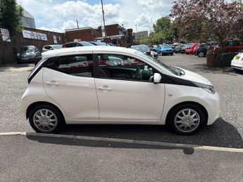 TOYOTA AYGO 1.0 VVT-i X-Play 5dr auto
