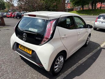 TOYOTA AYGO 1.0 VVT-i X-Play 5dr auto