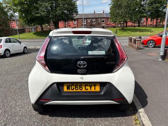 TOYOTA AYGO 1.0 VVT-i X-Play 5dr auto