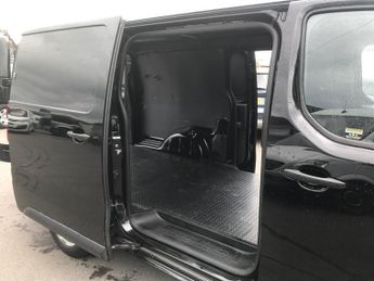 VAUXHALL VIVARO 3100 2.0d 145PS Prime H1 Van Auto