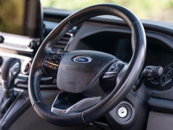 FORD TRANSIT CUSTOM 2.0 EcoBlue 170ps Low Roof Limited Van Auto