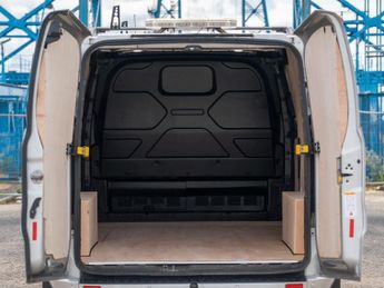FORD TRANSIT CUSTOM 2.0 EcoBlue 170ps Low Roof Limited Van Auto